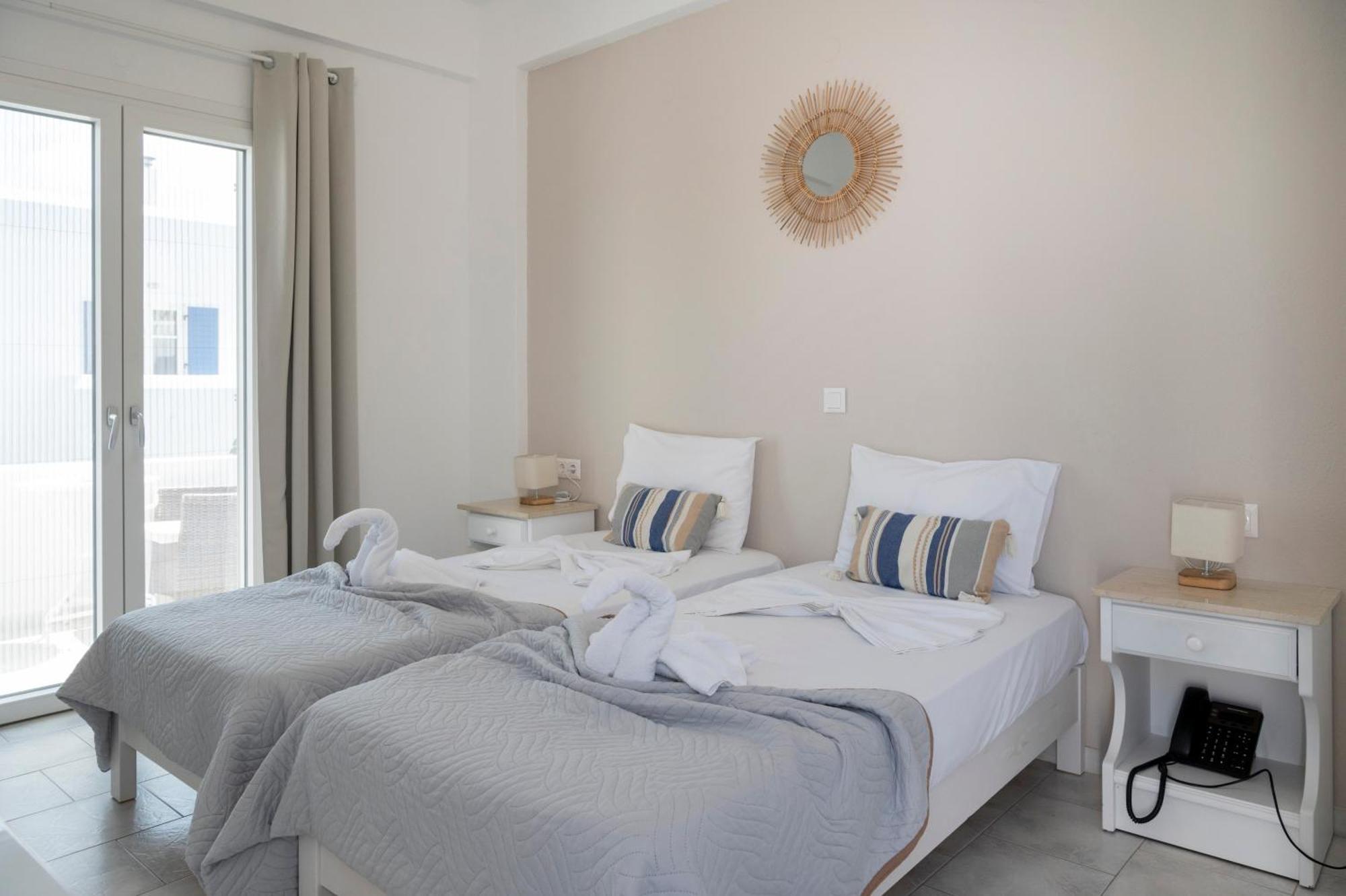 Ayeri Hotel Páros Buitenkant foto
